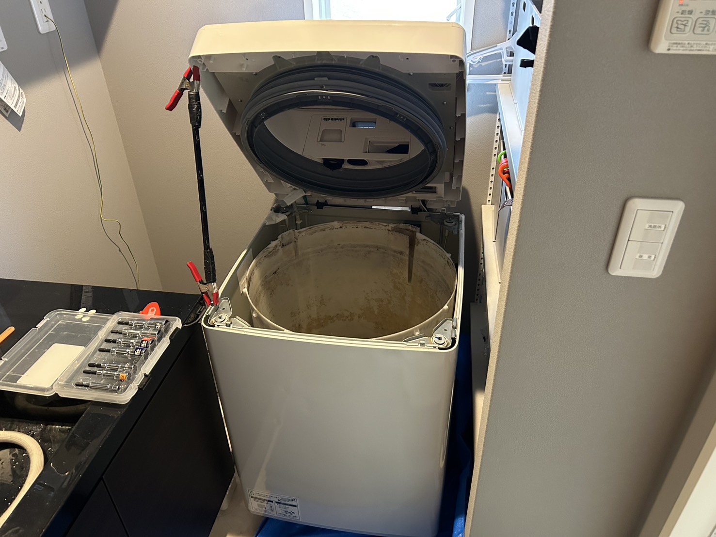 洗濯機クリーニング】壁ギリギリの設置でも安全に分解洗浄！（大阪市