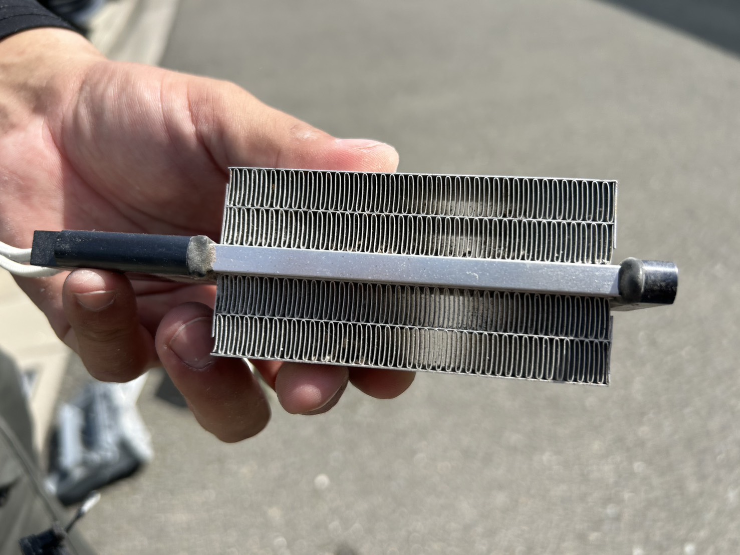 ドラム式洗濯機クリーニング】乾燥時に舞うホコリの原因を分解洗浄で